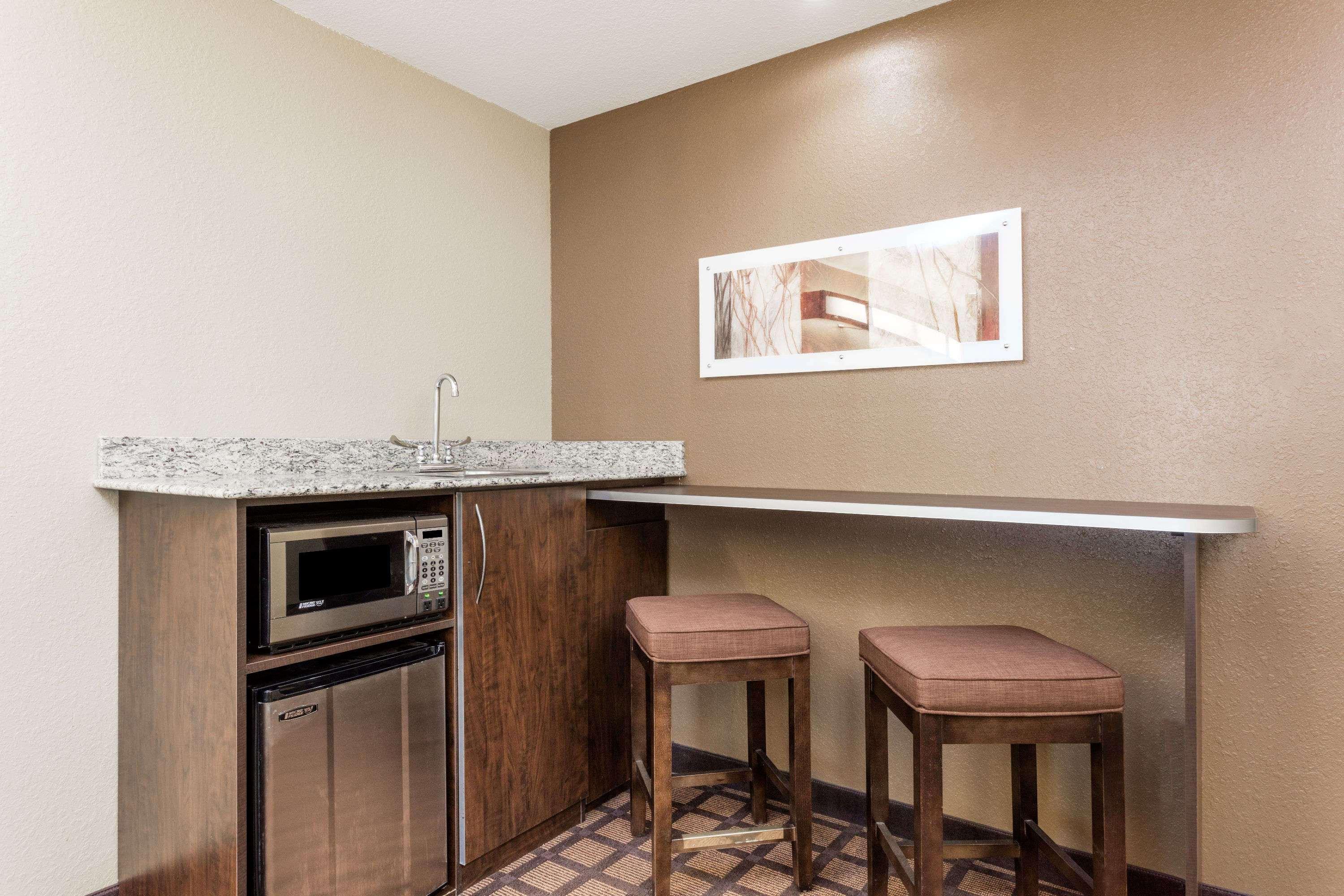Microtel Inn & Suites By Wyndham Macon Bagian luar foto