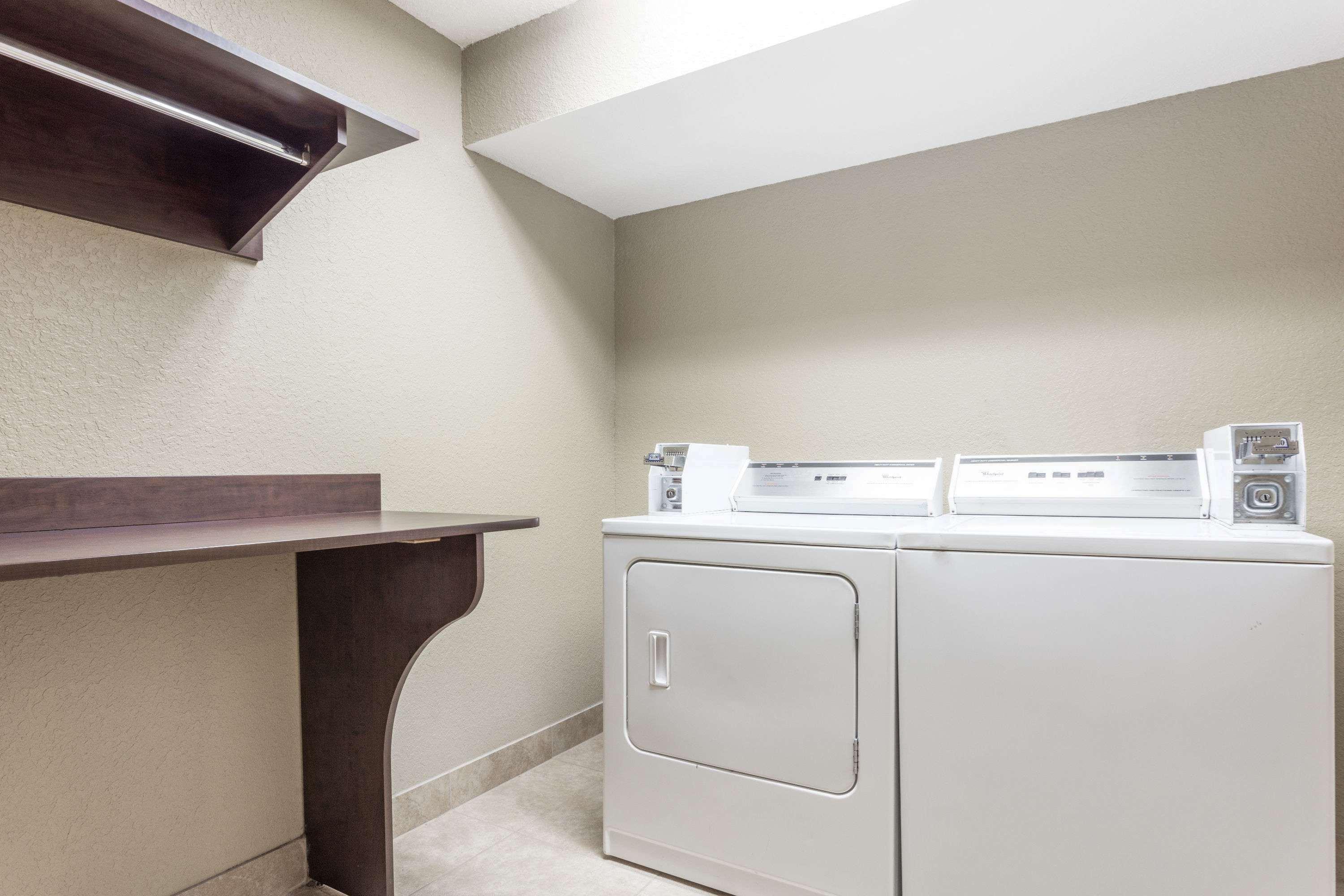 Microtel Inn & Suites By Wyndham Macon Bagian luar foto