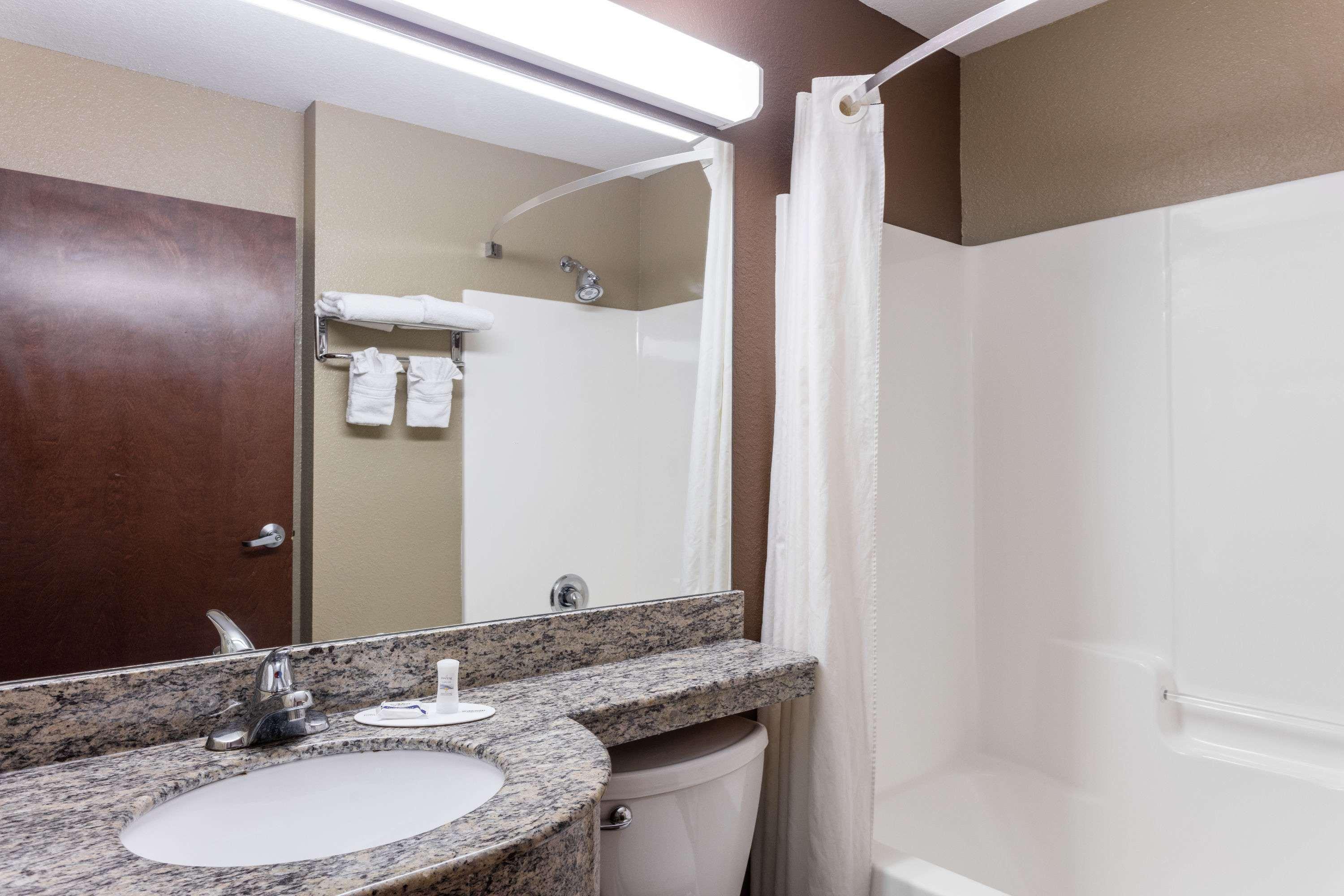 Microtel Inn & Suites By Wyndham Macon Bagian luar foto