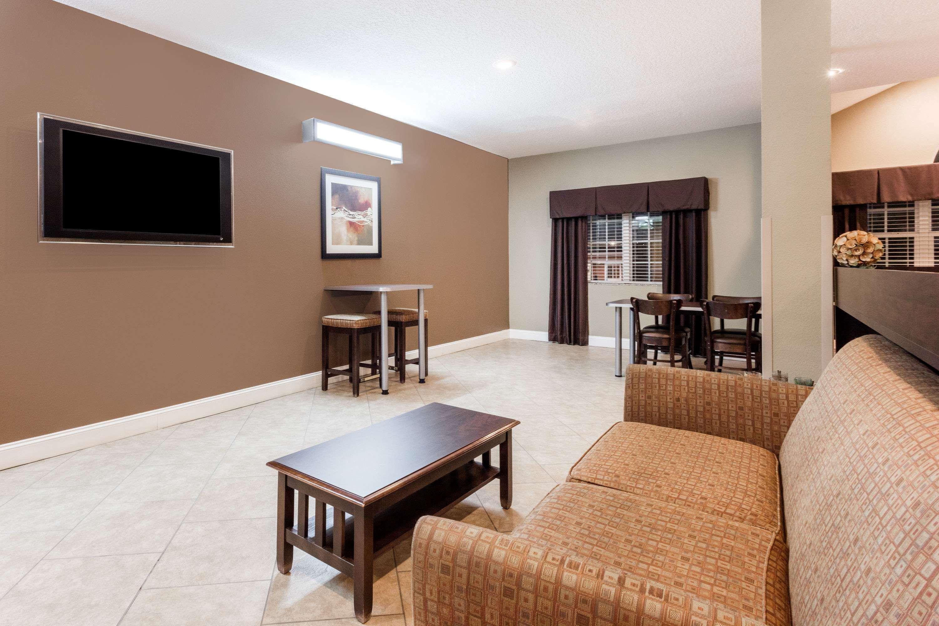 Microtel Inn & Suites By Wyndham Macon Bagian luar foto
