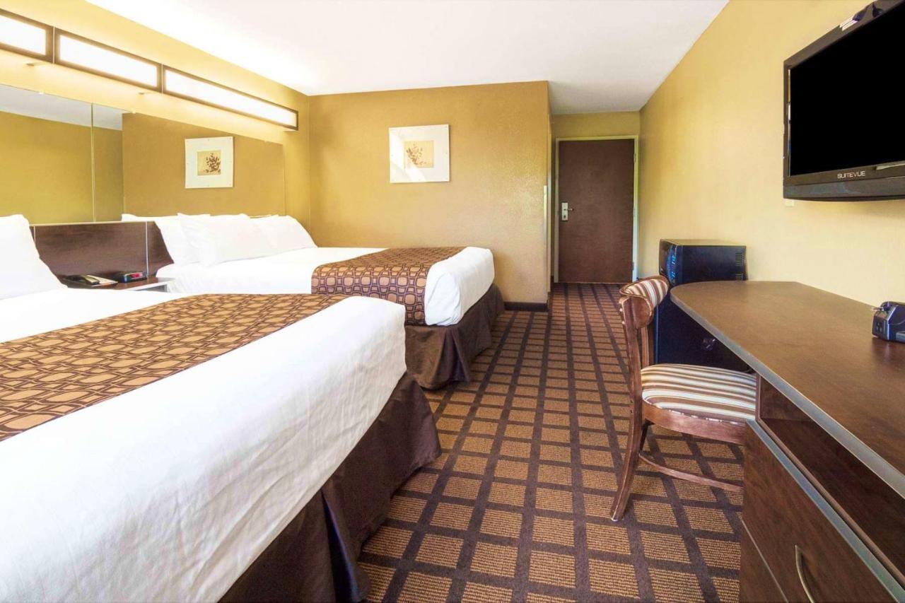 Microtel Inn & Suites By Wyndham Macon Bagian luar foto